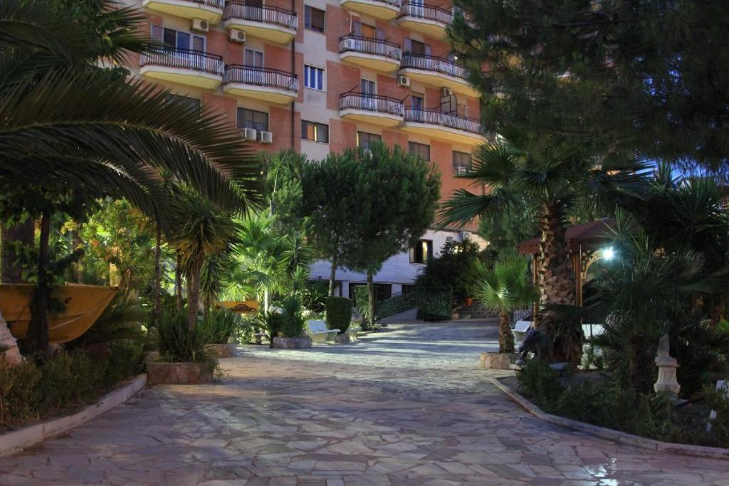 فندق Depandance Hori Balconata 2 Punto 0 لوتشرا المظهر الخارجي الصورة